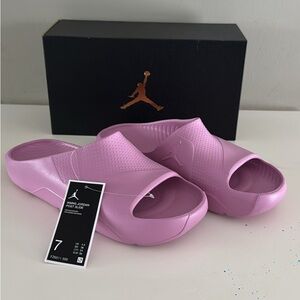 Nike Women’s Jordan Post Slides size 7